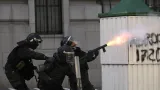 Policisté zasahují proti demonstrantům ve městě La Paz