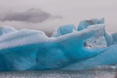 Obří antarktický ledovec se dal do pohybu. Míří na volný oceán