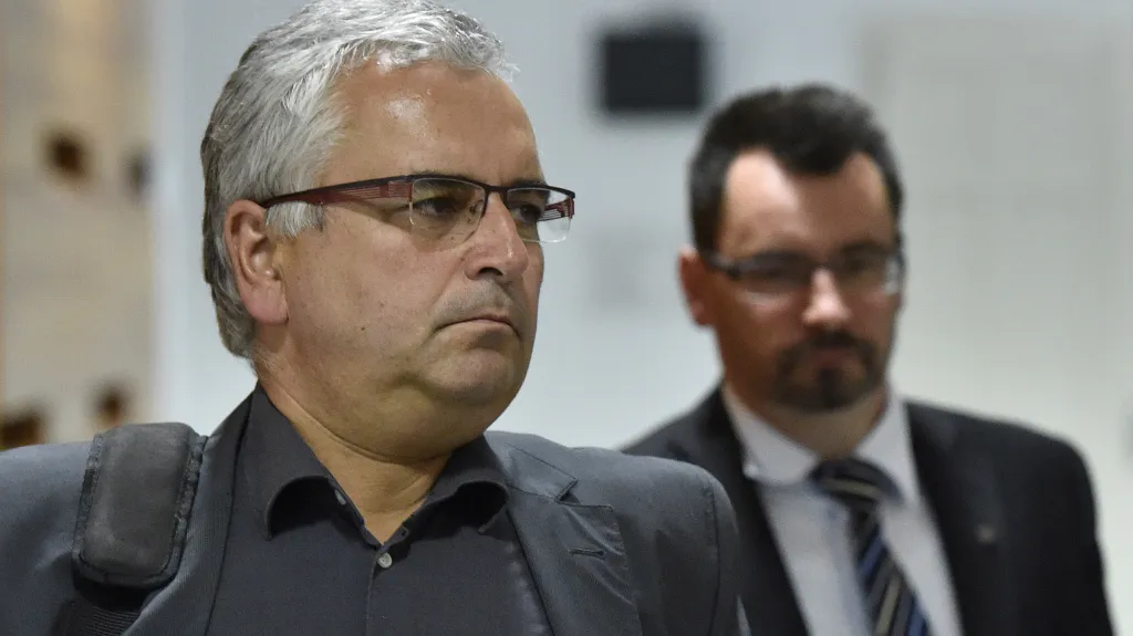 Zbránka vyslechl kárný senát