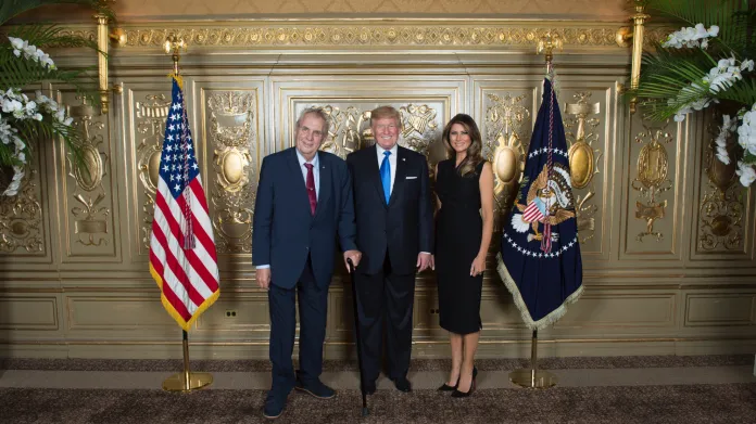 Miloš Zeman s Donaldem Trumpem a jeho ženou v roce 2017 na Valném shromáždění OSN