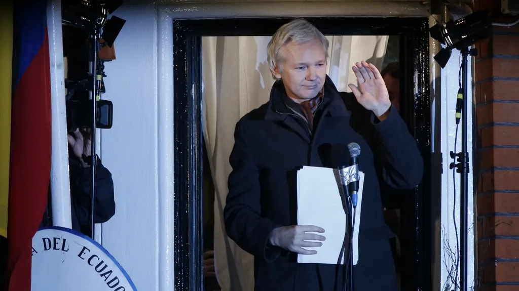 Julian Assange na ekvádorské ambasádě
