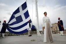Řecko slaví dvousté výročí nezávislosti, velkolepá armádní přehlídka byla bez diváků