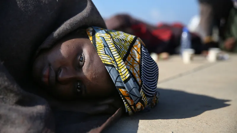 Zachráněná migrantka z Afriky