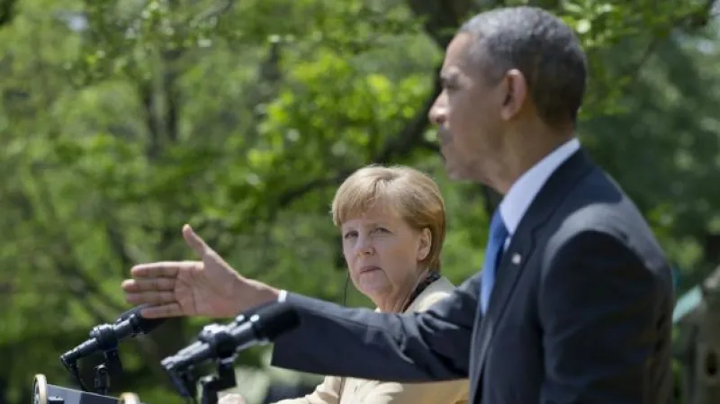 Obama a Merkelová pohrozili Rusku dalšími sankcemi