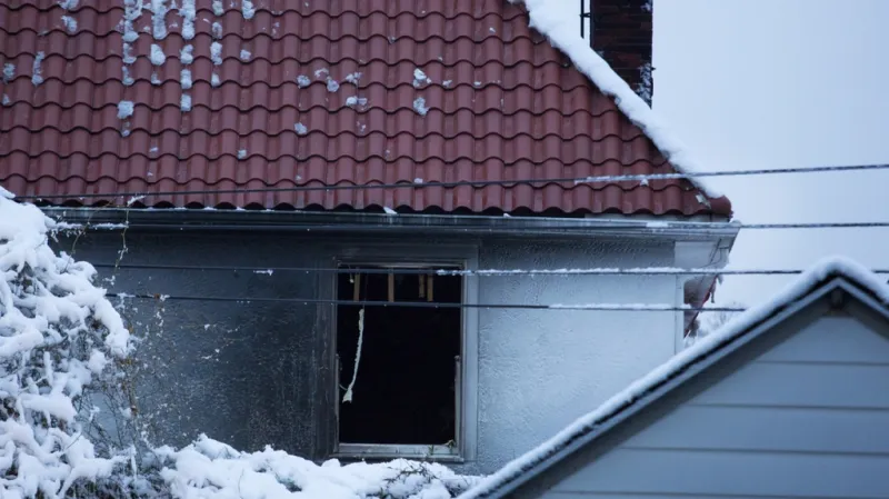 Dům v newyorském Brookynu po zásahu hasičů