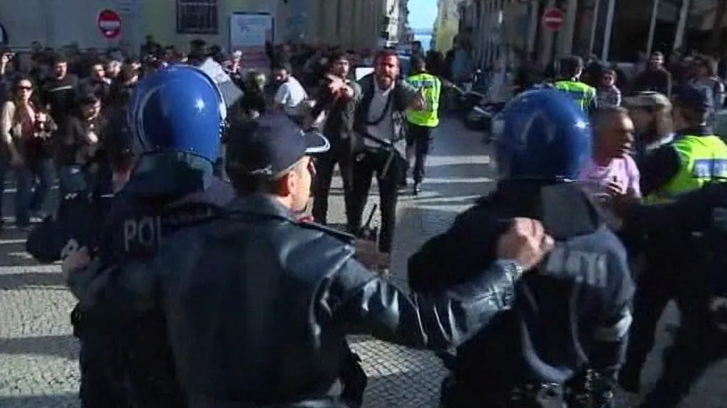 V Lisabonu se střetli policisté s demonstranty