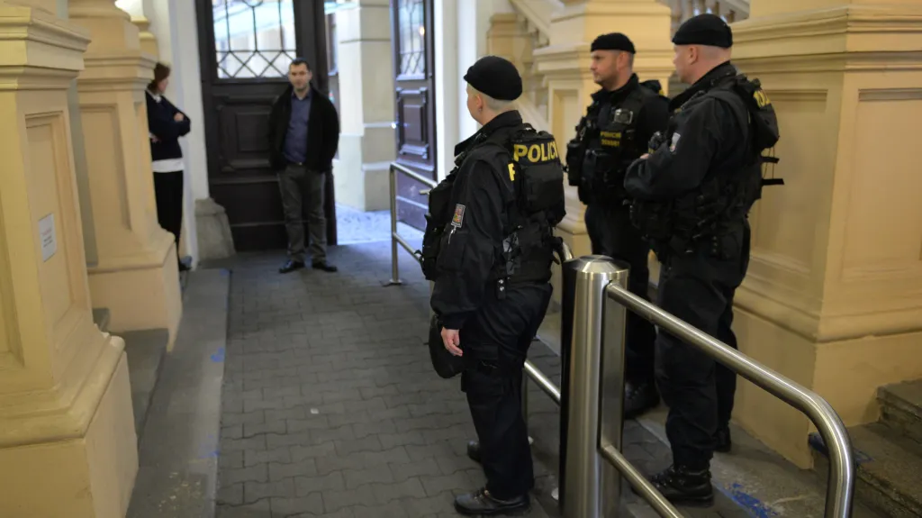 Protikorupční policie v sídle SŽDC