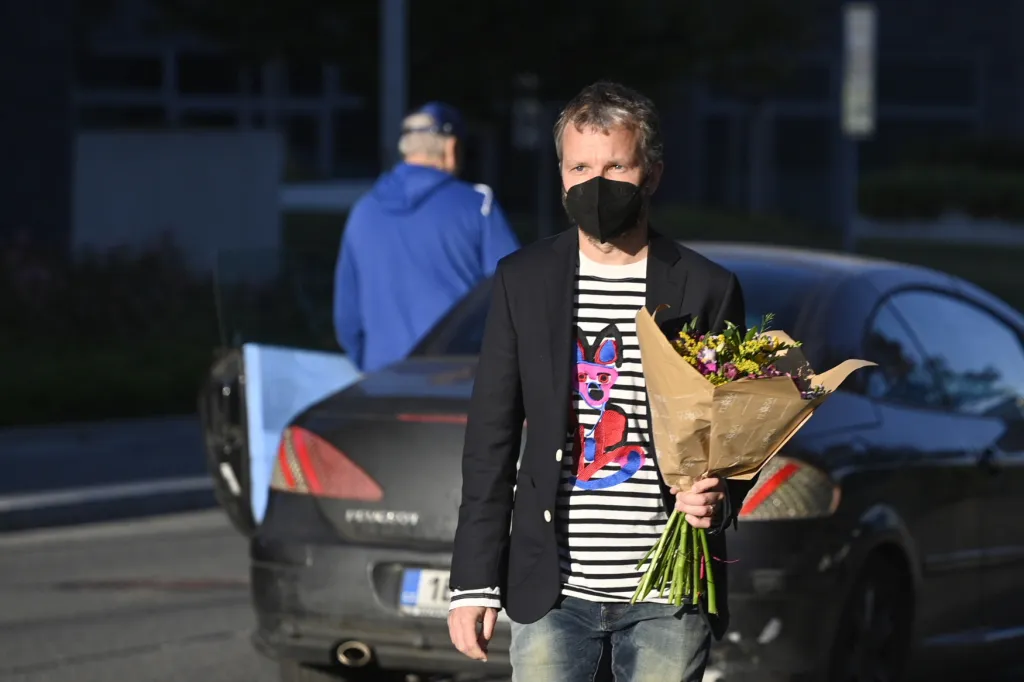 Marek Prchal přichází do volebního štábu hnutí ANO