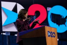 Demokraté potvrdili Harrisovou jako viceprezidentskou kandidátku. „Jde o budoucnost," zdůraznila