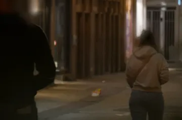 Za hvízdání na ženu mohou v Belgii doplatit. Na obtěžující v ulicích číhá policie v přestrojení