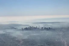 Australské Sydney se zahalilo do kouře. Vítr a horko dál živí požáry