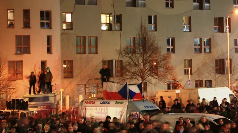 Demonstrace před budovou ČT