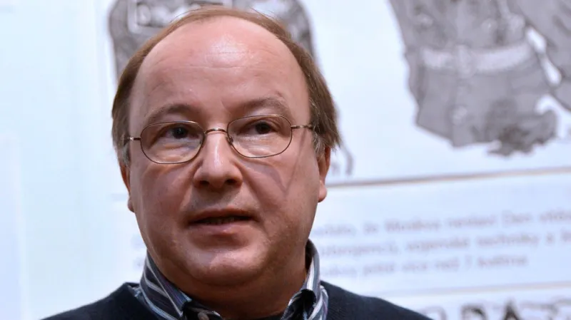 Putovní výstava "Pussy Riot a ruská tradice uměleckého vzdoru", která představuje vývoj žánru ruského politického umění od performance k uměleckému aktivismu, byla otevřena 7. února v pražské galerii Meetfactory.