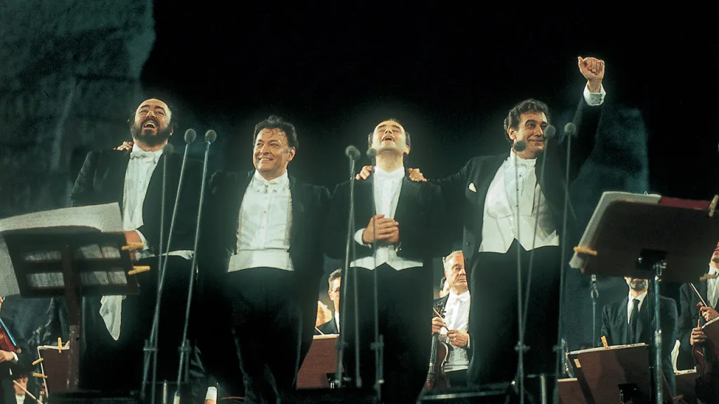 Tři tenoři (a dirigent Zubin Mehta) při prvním koncertě v Římě (1990)