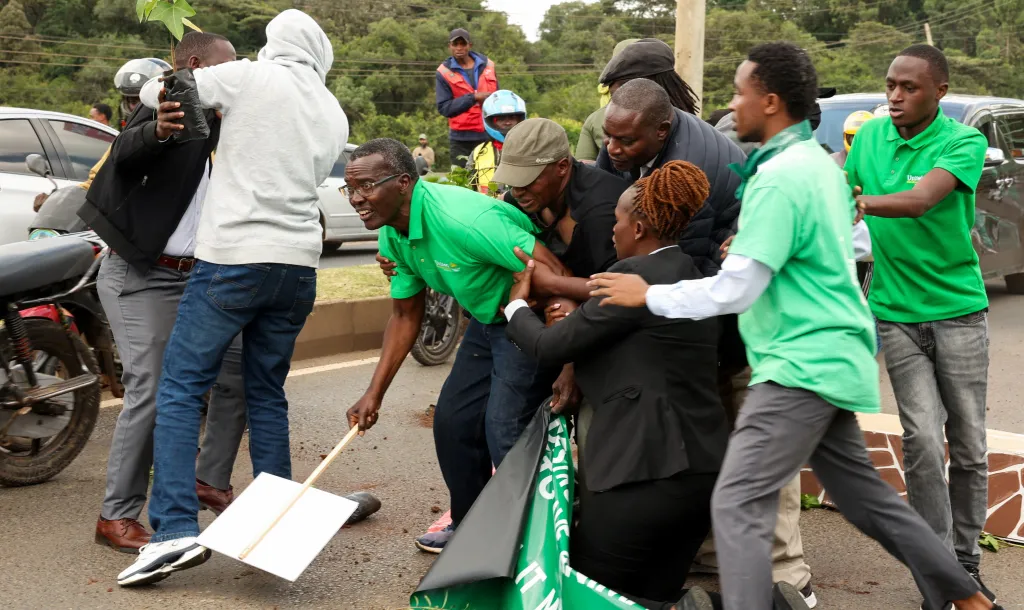 Park leží pouhých deset kilometrů od centra Nairobi. V blízkosti města je zde možné spatřit nosorožce, lvy, buvoly a leopardy