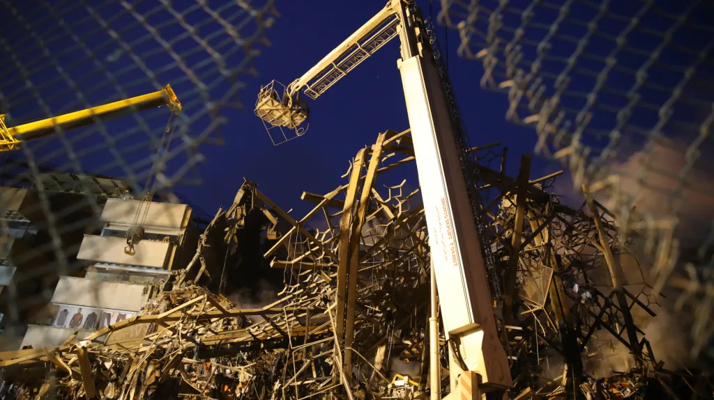 Zřícená budova v Teheránu