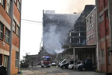 Situace u hořící budovy ve Zlíně se oproti pátku výrazně zlepšila