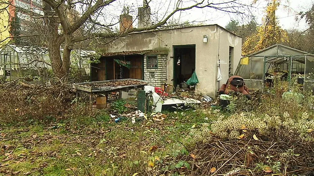 Opuštěný školní pozemek v Braníku
