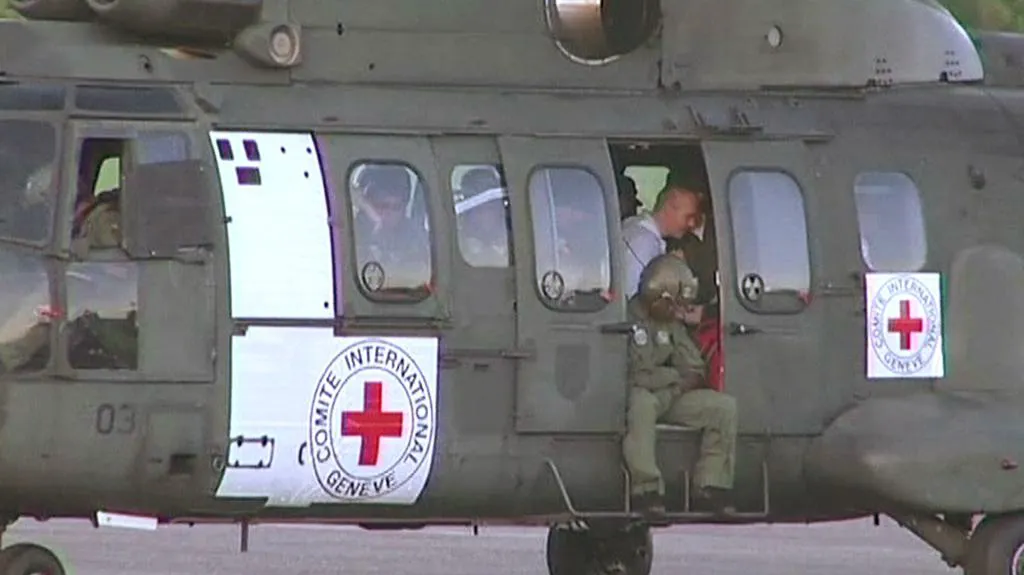 Vojáci a policisté propuštění ze zajetí FARC