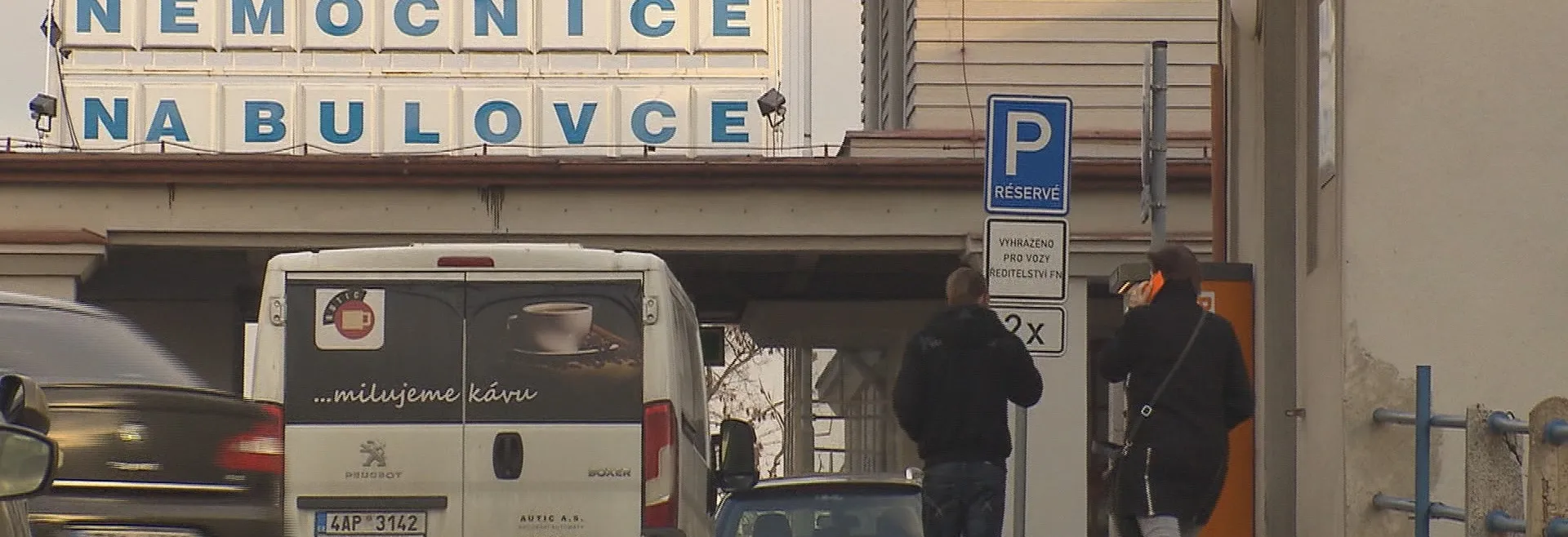 Policie vyšetřuje záměnu pacientek a potrat na pražské Bulovce jako ublížení na zdraví