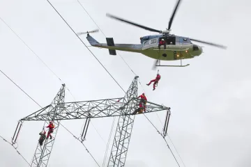 Hasiči nacvičovali záchranu mužů ze stožárů