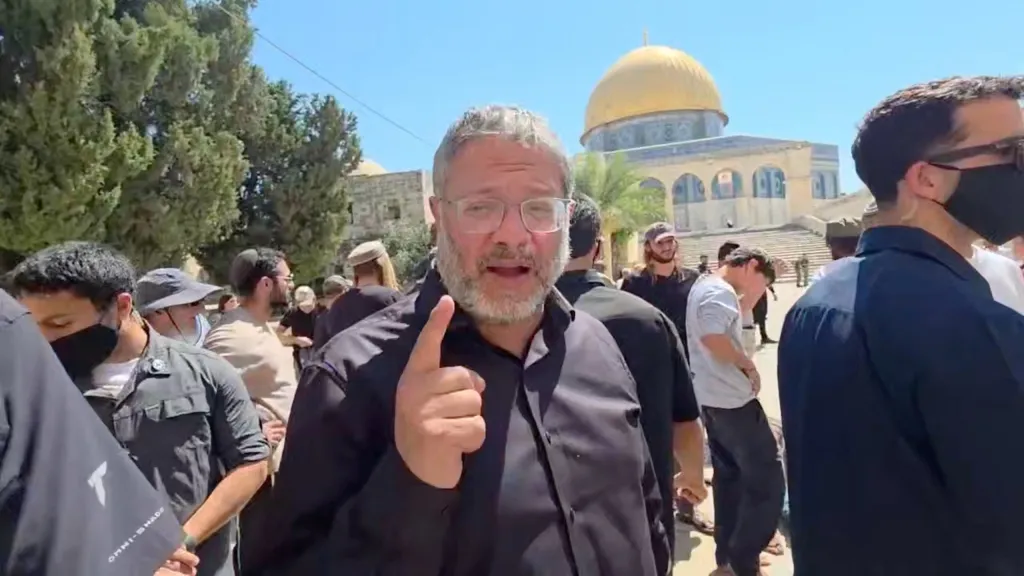 Izraelský ministr pro národní bezpečnost Itamar Ben Gvir u mešity al-Aksá