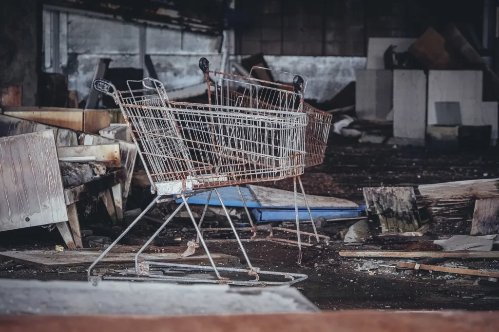 Obyvatelé Pripjaťi mohli využívat moderní supermarket, divadlo, kino, bazén i sportoviště, která byla po nějakou dobu k využití zcela zdarma