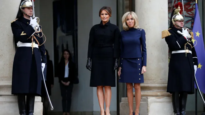 Manželky prezidentů Brigitte Macronová a Melania Trumpová