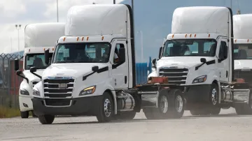 Ilustrační foto (nákladní automobily Daimler v mexickém závodě)