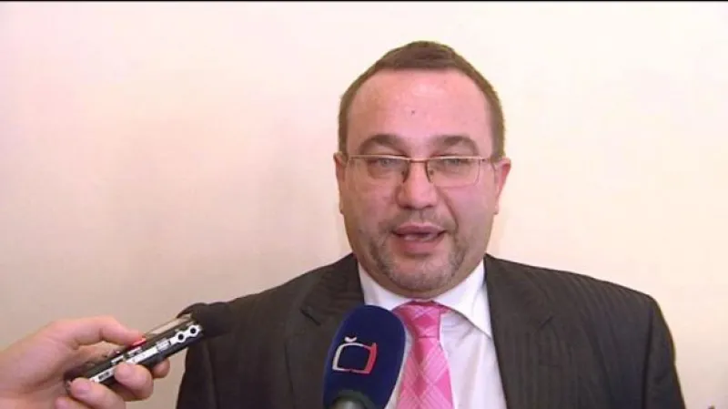 Reportáž Pavly Kubálkové a analýza Lenky Drmotové