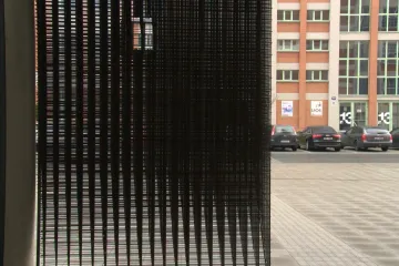 Sochař Petr Stanický nechává promluvit industriální Zlín