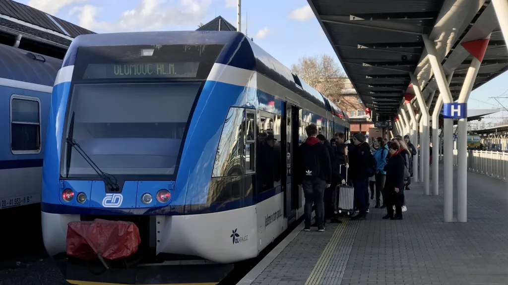 Vlak Stadler na nádraží v Olomouci