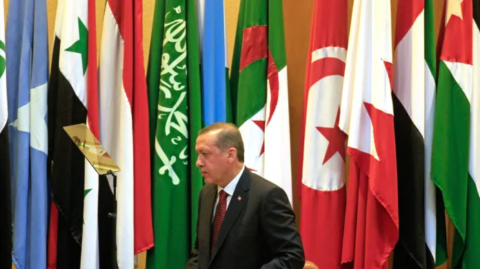 Turecký premiér Recep Tayyip Erdoğan na zasedání ministrů zahraničí Ligy arabských států v Káhiře