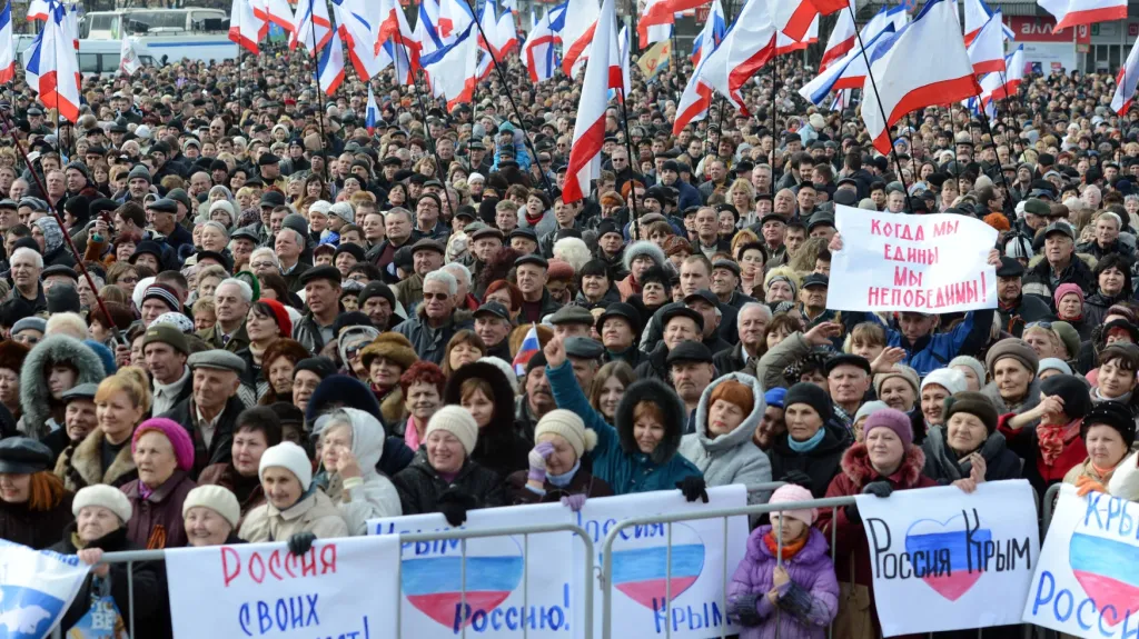 Proruská demonstrace v Simferopolu