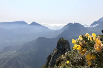 Do tropického ráje s občankou. Erupce sopky na Réunionu je zážitek, ostrov ale čelí „žraločí krizi“