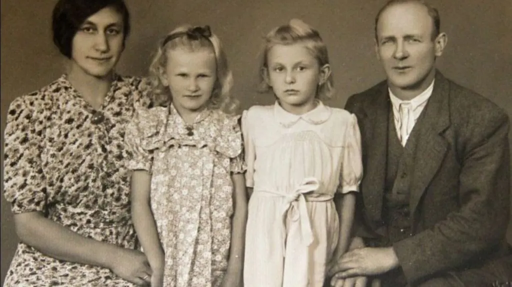 Cyril Musil s manželkou Růženkou a dcerami Dagmar a Marií