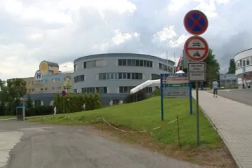 Přestavbu náchodské nemocnice bude řešit soud. Dvěma lidem hrozí až 12 let vězení