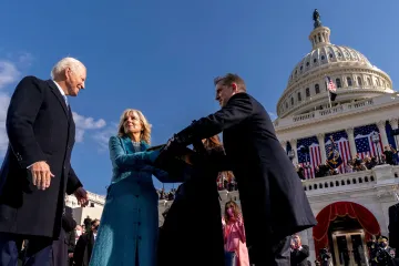 Biden a Harrisová složili přísahu. Funkcí se ujali i noví senátoři, což zajistilo demokratům většinu