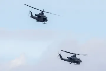 Dodávka vrtulníků z USA pro armádu se zpozdí, sdělil Zůna