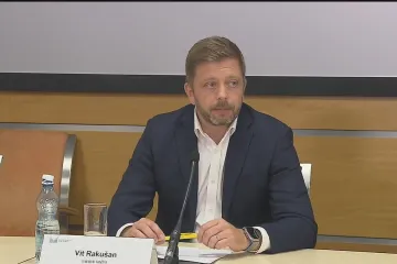 Rakušan používal šifrovaný telefon. Opozice uvažuje o svolání mimořádné schůze