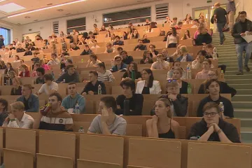Lékařské fakulty mají přijímat více studentů, podle děkanů chybí peníze na vyučující