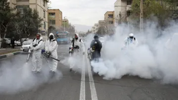 Dezinfekce ulic v íránské metropoli
