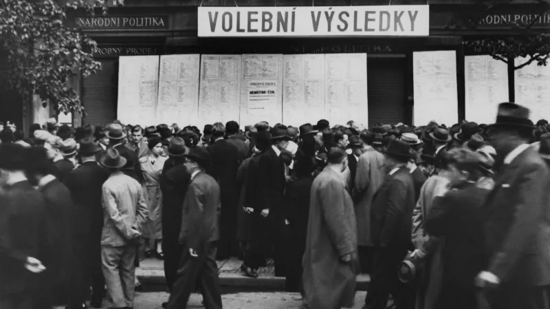 Vývěsní tabule s výsledky voleb v roce 1935