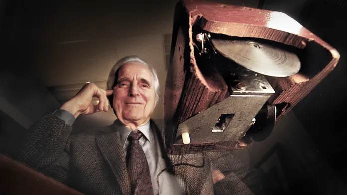 Douglas Engelbart s první počítačovou myší