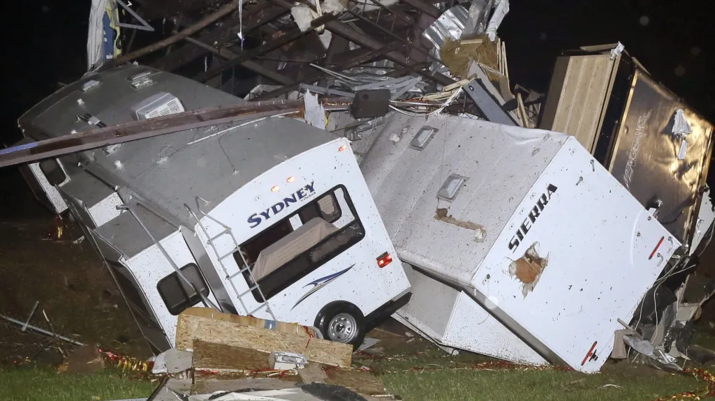 Jih a střed USA zasáhla silná tornáda