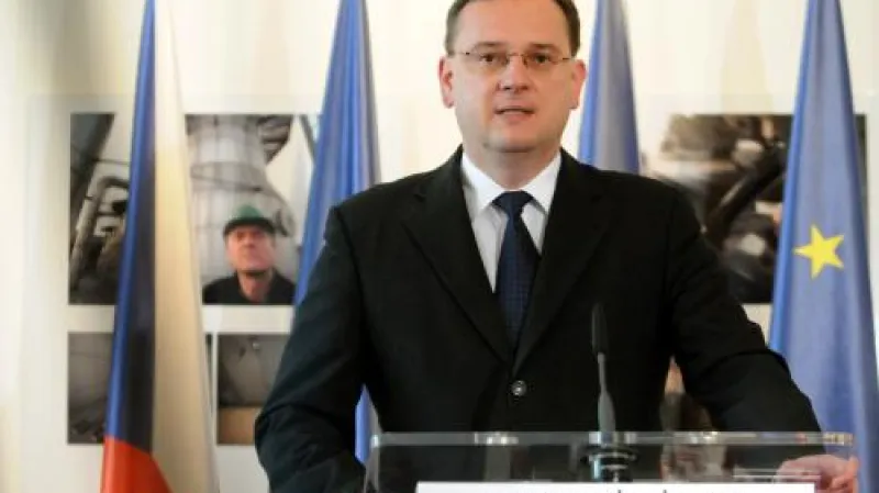 Premiér Nečas na brífinku
