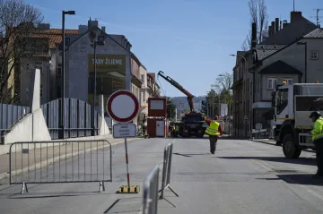 Opravy uzavřely most Kosmonautů v Českých Budějovicích