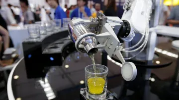 Robot pro míchání nápojů
