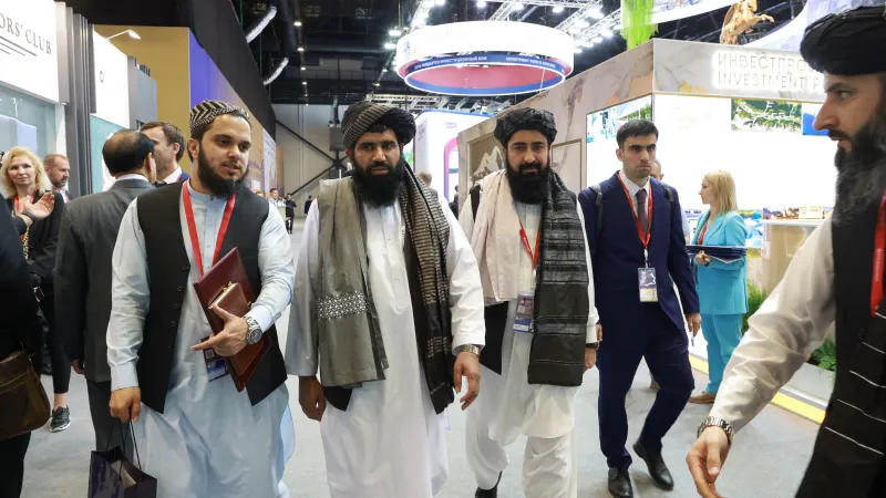 Členové afghánské delegace na Petrohradském mezinárodním ekonomickém fóru (SPIEF) v Petrohradě 5. června 2024
