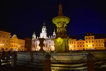Doprava i parkování v centru Českých Budějovic se opět změní. Město je ale bude řešit dál